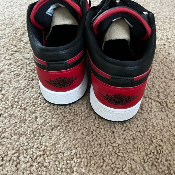 Jordan 1 Low- Reverse Bred - Picture 4 of 6